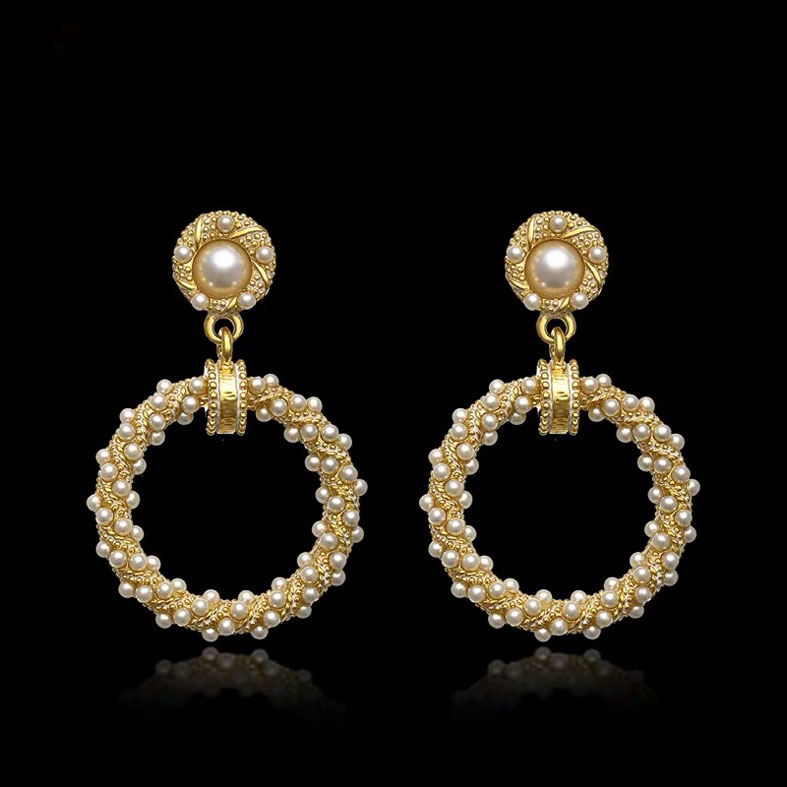 Quality metal earring with pearl