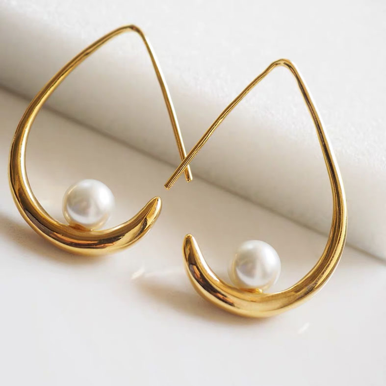 Fashion pearl earring